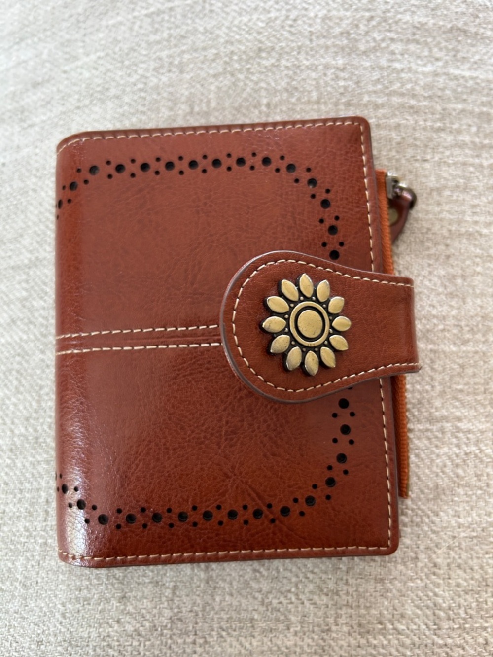 Multi compartment medium brown Zip Wallet